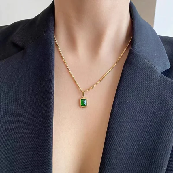 Retro green square necklace, titanium steel lock chain, adjustable 40+5cm collarbone jewelry, fade-proof women's accessory, JIN BAI ZHENG brand, hypoallergenic vintage necklace, minimalist daily wear, sustainable materials, affordable luxury, artisan crafted, positive energy accessory, modern feminine style, special occasion gift, holistic wellness jewelry, cultural inspired design, elegant packaging.