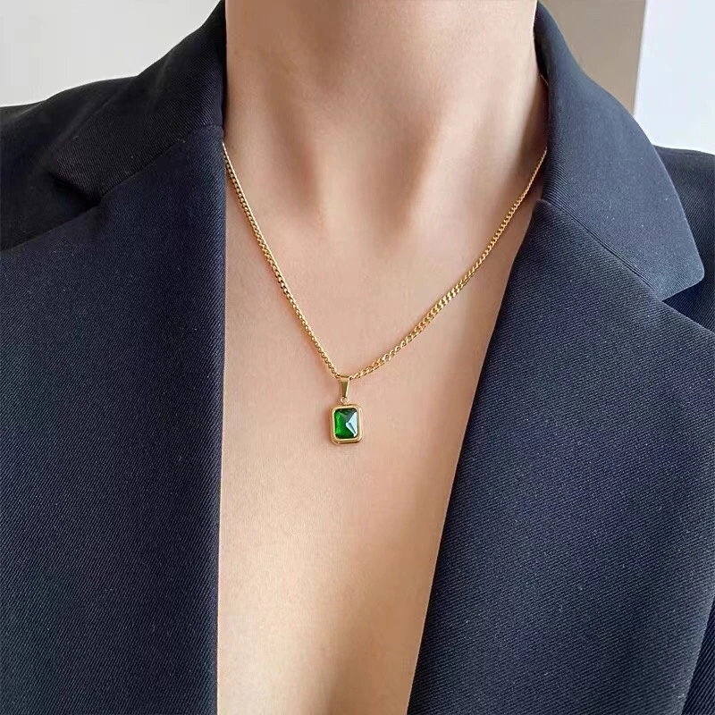 Retro green square necklace, titanium steel lock chain, adjustable 40+5cm collarbone jewelry, fade-proof women's accessory, JIN BAI ZHENG brand, hypoallergenic vintage necklace, minimalist daily wear, sustainable materials, affordable luxury, artisan crafted, positive energy accessory, modern feminine style, special occasion gift, holistic wellness jewelry, cultural inspired design, elegant packaging.