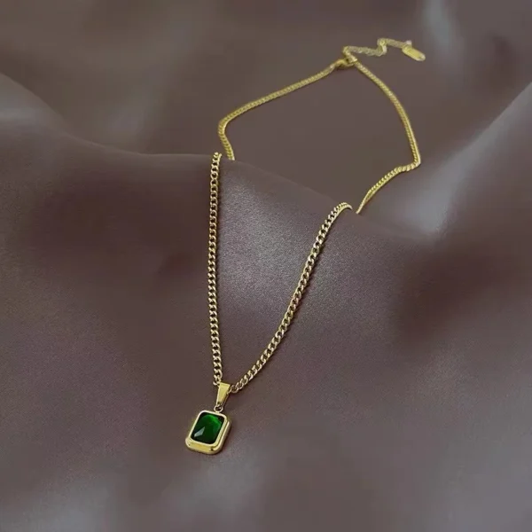 Retro green square necklace, titanium steel lock chain, adjustable 40+5cm collarbone jewelry, fade-proof women's accessory, JIN BAI ZHENG brand, hypoallergenic vintage necklace, minimalist daily wear, sustainable materials, affordable luxury, artisan crafted, positive energy accessory, modern feminine style, special occasion gift, holistic wellness jewelry, cultural inspired design, elegant packaging.