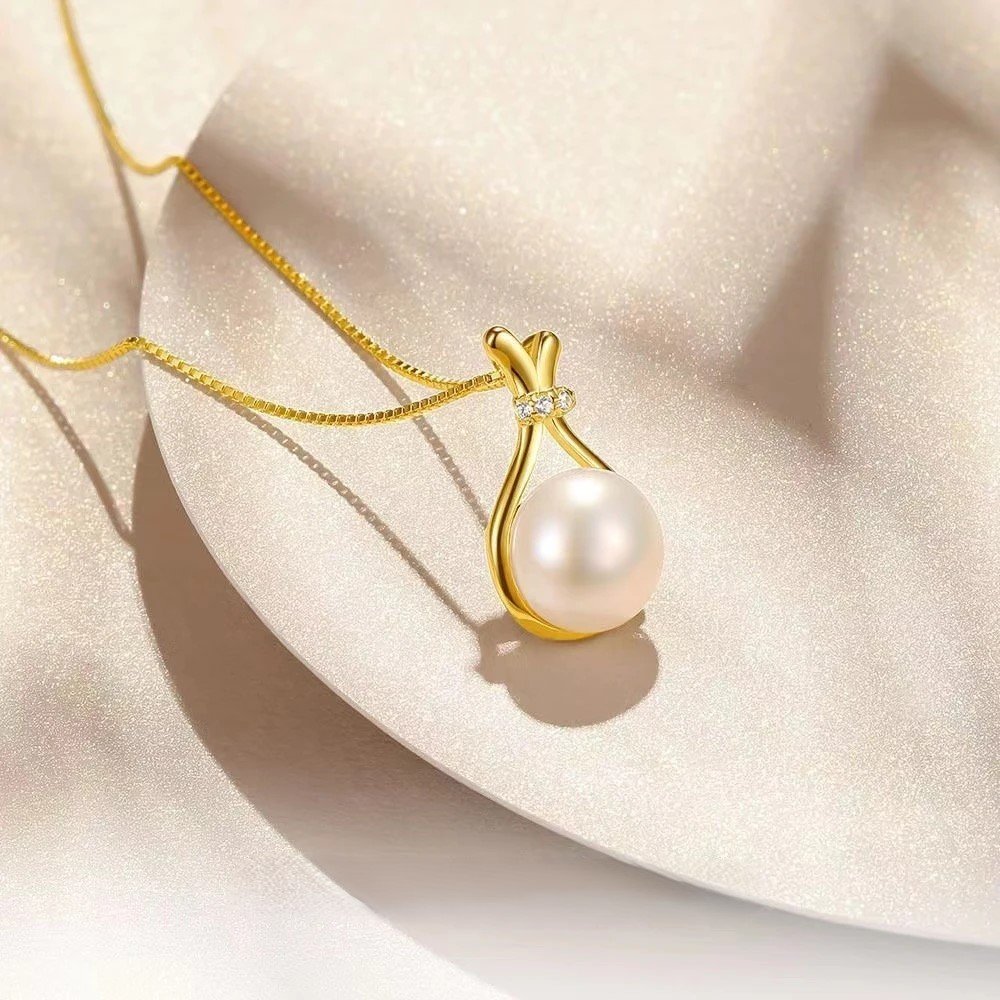 Titanium steel lucky bag necklace, everlasting color jewelry, K-gold plated collarbone chain, pearl bead pendant, Ins viral fashion necklace, hypoallergenic women's jewelry, adjustable chain necklace, light luxury accessory, symbolic gift for her, tarnish-proof necklace, trendy网红 jewelry, affordable luxury, sustainable materials, artisan crafted, modern feminine style, cultural inspired design, positive energy accessory, holistic wellness jewelry, special occasion gift, versatile daily wear.