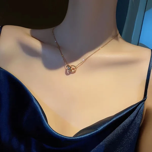 Titanium steel interlocking ring necklace, no-fade lock-neck chain, adjustable 40+5cm jewelry, JIN BAI ZHENG brand, hypoallergenic women's necklace, light luxury collarbone chain, minimalist double-ring pendant, versatile daily wear, symbolic gift idea, sustainable materials, affordable elegance, artisan crafted, positive energy accessory, modern feminine style, special occasion gift, holistic wellness jewelry, cultural inspired design, elegant packaging.