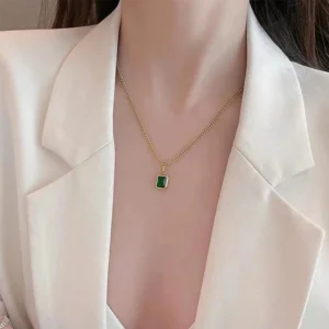 Retro green square necklace, titanium steel lock chain, adjustable 40+5cm collarbone jewelry, fade-proof women's accessory, JIN BAI ZHENG brand, hypoallergenic vintage necklace, minimalist daily wear, sustainable materials, affordable luxury, artisan crafted, positive energy accessory, modern feminine style, special occasion gift, holistic wellness jewelry, cultural inspired design, elegant packaging.