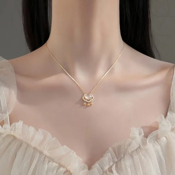 Copper alloy gourd necklace, Chinese style turning luck jewelry, adjustable 40+5cm chain, fade-proof collarbone necklace, JIN BAI ZHENG brand, light luxury women's accessory, hypoallergenic necklace, symbolic gift idea, versatile daily wear, sustainable materials, affordable elegance, artisan crafted, positive energy accessory, modern feminine style, special occasion gift, holistic wellness jewelry, cultural inspired design, elegant packaging.