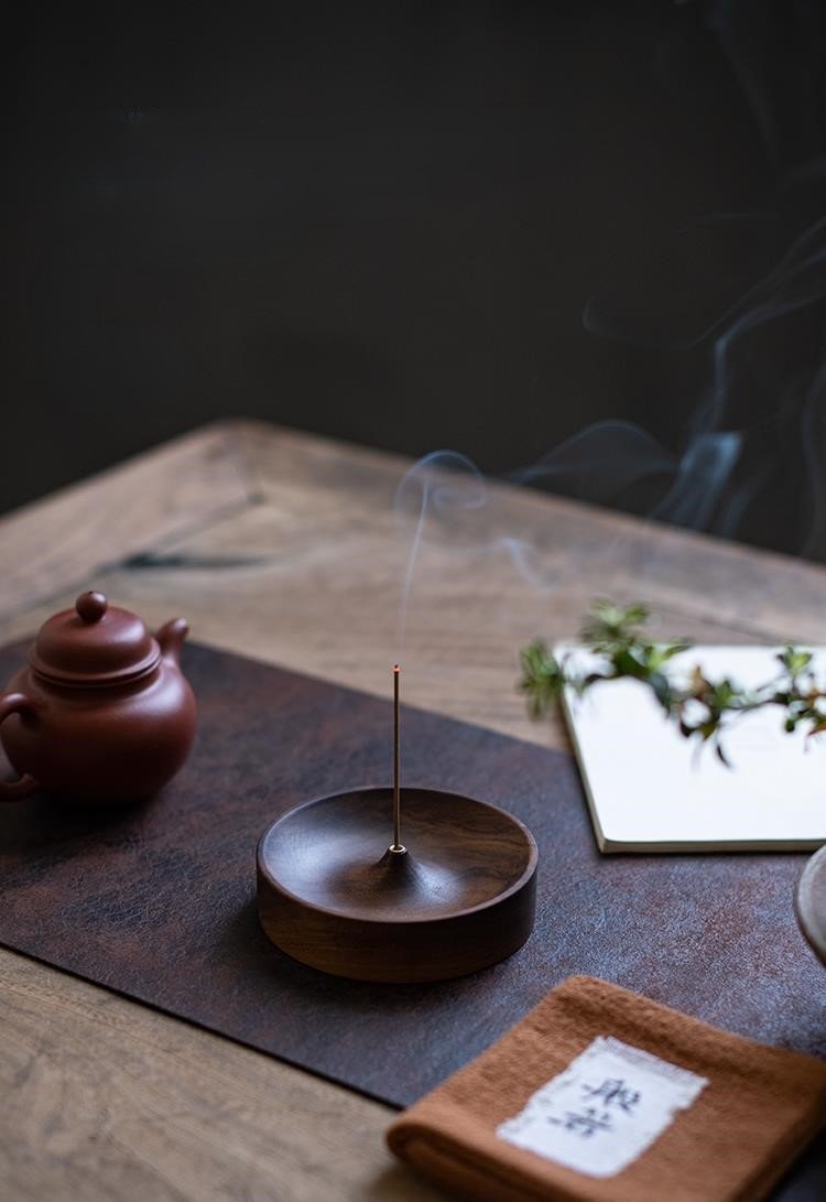 Round base incense holder for meditation and tea ceremony