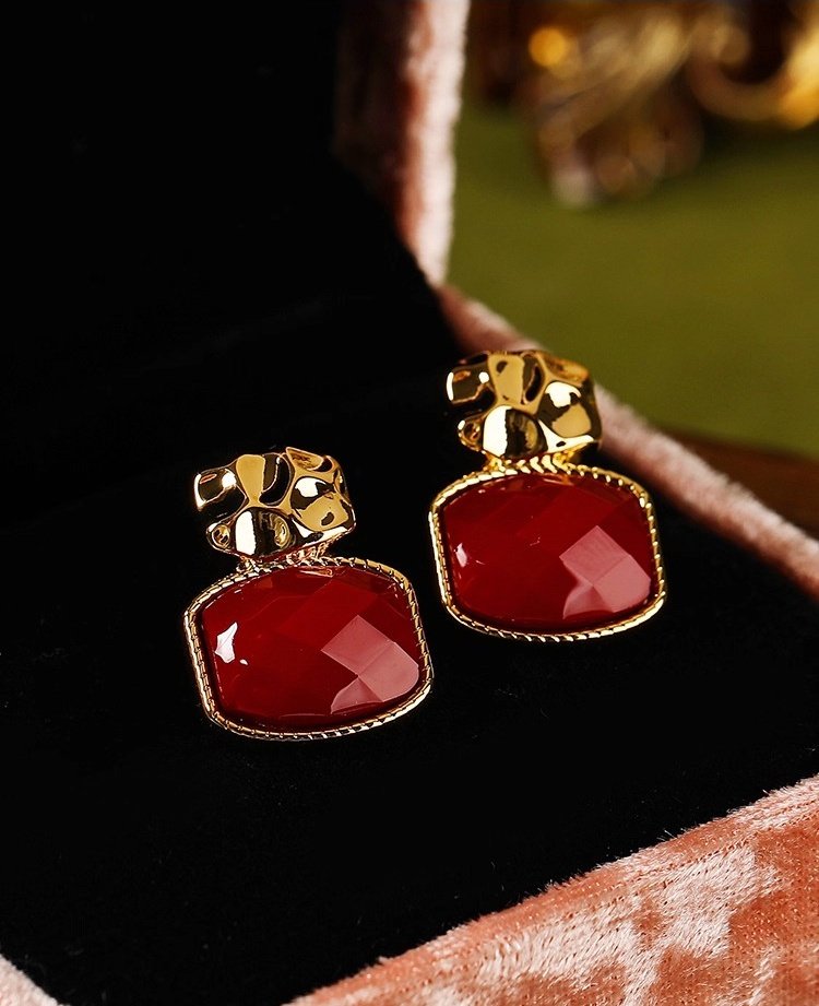 Square drop enamel earrings, original design earrings, glazed red stone jewelry, gold-toned earrings, hypoallergenic silver studs, women's fashion earrings, statement drop earrings, artisan ceramic earrings, luxury women's accessories, geometric drop earrings, handcrafted enamel jewelry, textured frame earrings, modern minimalist earrings, gift for her, unique designer earrings, red and gold earrings, lightweight drop earrings, everyday luxury jewelry, special occasion earrings, contemporary women's jewelry.
