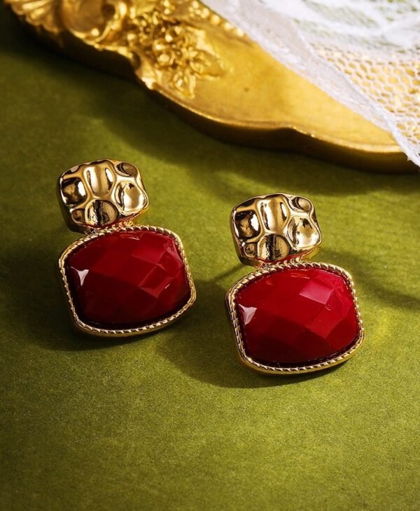 Square drop enamel earrings, original design earrings, glazed red stone jewelry, gold-toned earrings, hypoallergenic silver studs, women's fashion earrings, statement drop earrings, artisan ceramic earrings, luxury women's accessories, geometric drop earrings, handcrafted enamel jewelry, textured frame earrings, modern minimalist earrings, gift for her, unique designer earrings, red and gold earrings, lightweight drop earrings, everyday luxury jewelry, special occasion earrings, contemporary women's jewelry.