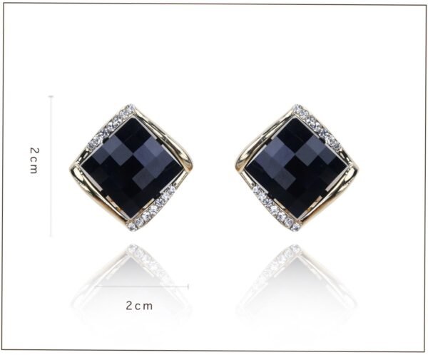 Copper-alloy earrings, Nightfall earrings, rhombic geometric earrings, crystal accent jewelry, women's gift earrings, hypoallergenic earrings, gold-toned earrings, unique design earrings, statement earrings, fashion accessories, special occasion jewelry, daily wear earrings, affordable luxury earrings, modern geometric design, crystal border earrings, elegant gift idea, nickel-free jewelry, tarnish-resistant earrings, versatile earrings, trendy women's accessories.Temple consecration, house blessing, feng shui remedies, house pacification ceremonies, monk blessings, protective amulets, peace talismans, safety and peace assurance, wealth-invoking ceremonies, wealth deity statues, wealth-gathering formations, consecrated pi xiu (mythical creature), prayers and blessings, making vows, cultivating merit, peace and safety, imbuing objects with spiritual energy, infusing positive energy through sutra recitation, blessings, chanting mantras and dharani, liberation of deceased spirits, rebirth in the Pure Land, accumulating merit, nurturing compassion, devotional repentance, eliminating karmic obstacles, Buddha, Dharma, Sangha, portable guardian objects, peace-ensuring talismans, warding off evil spirits, neutralizing negative energies, averting disasters, deflecting misfortunes, Taiji and Bagua symbols. Buddhas: Dipamkara Buddha, Shakyamuni Buddha, Maitreya Buddha, Amitabha Buddha, Medicine Buddha, Akshobhya Buddha, Ratnasambhava Buddha, Amoghasiddhi Buddha, Five Dhyani Buddhas, Prabhutaratna Buddha. Bodhisattvas: Avalokiteshvara Bodhisattva, Manjushri Bodhisattva, Samantabhadra Bodhisattva, Ksitigarbha Bodhisattva, Mahasthamaprapta Bodhisattva, Guanyin, Wenshu, Puxian, Dizang, Maitreya, Akashagarbha, Vajrapani, Sarvanivarana-Vishkambhin.