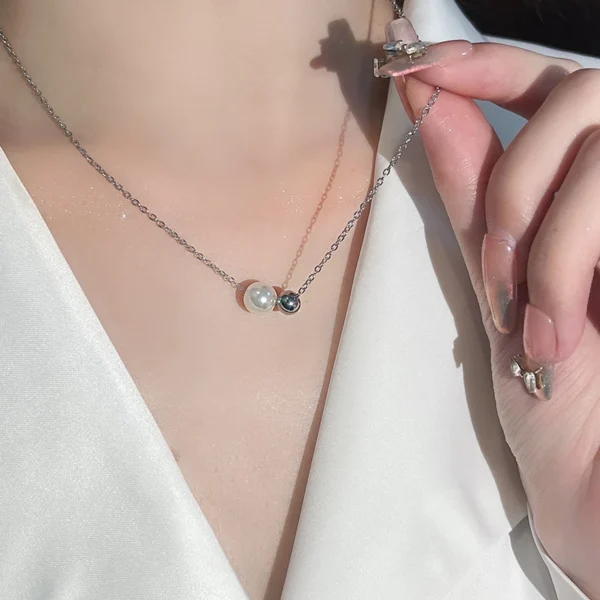 Titanium steel geometric necklace, imitation pearl jewelry, minimalist double-bead pendant, white gold tone chain, light luxury collarbone chain, adjustable necklace for women, hypoallergenic fashion jewelry, small luxury gifts, modern minimalist design, JUSONG KLEIN brand, sustainable materials, versatile daily wear, elegant gift idea, artisan crafted, positive energy accessory, cultural inspired design, holistic wellness jewelry, affordable luxury, niche fashion accessory, special occasion necklace.