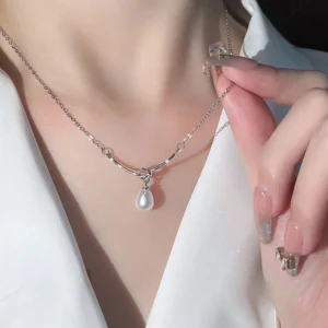 Titanium steel necklace, knot water drop necklace, women's delicate collarbone chain, light luxury jewelry, niche design necklace, JU5ONG KLEIN brand, hypoallergenic necklace, tarnish-resistant accessory, minimalist necklace, adjustable chain, lightweight jewelry, symbolic pendant, everyday elegance, gift for her, affordable luxury, sustainable materials, bohemian chic style, holistic wellness accessory, cultural inspired design, artisan crafted, positive energy jewelry.