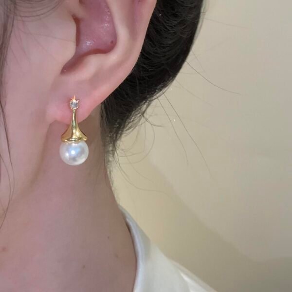 DUNZHU copper alloy earrings, light luxury pearl studs, vintage boho jewelry, hypoallergenic drop earrings, minimalist crystal accents, versatile women's accessories, gift box with rose, nickel-free earrings, tarnish-resistant design, affordable luxury jewelry, simulated pearl elegance, artistic niche earrings, daily wear elegance, sustainable materials, stacking earrings, romantic gift idea, gold-toned plating, sophisticated simplicity, holistic wellness accessory, cultural inspired design.