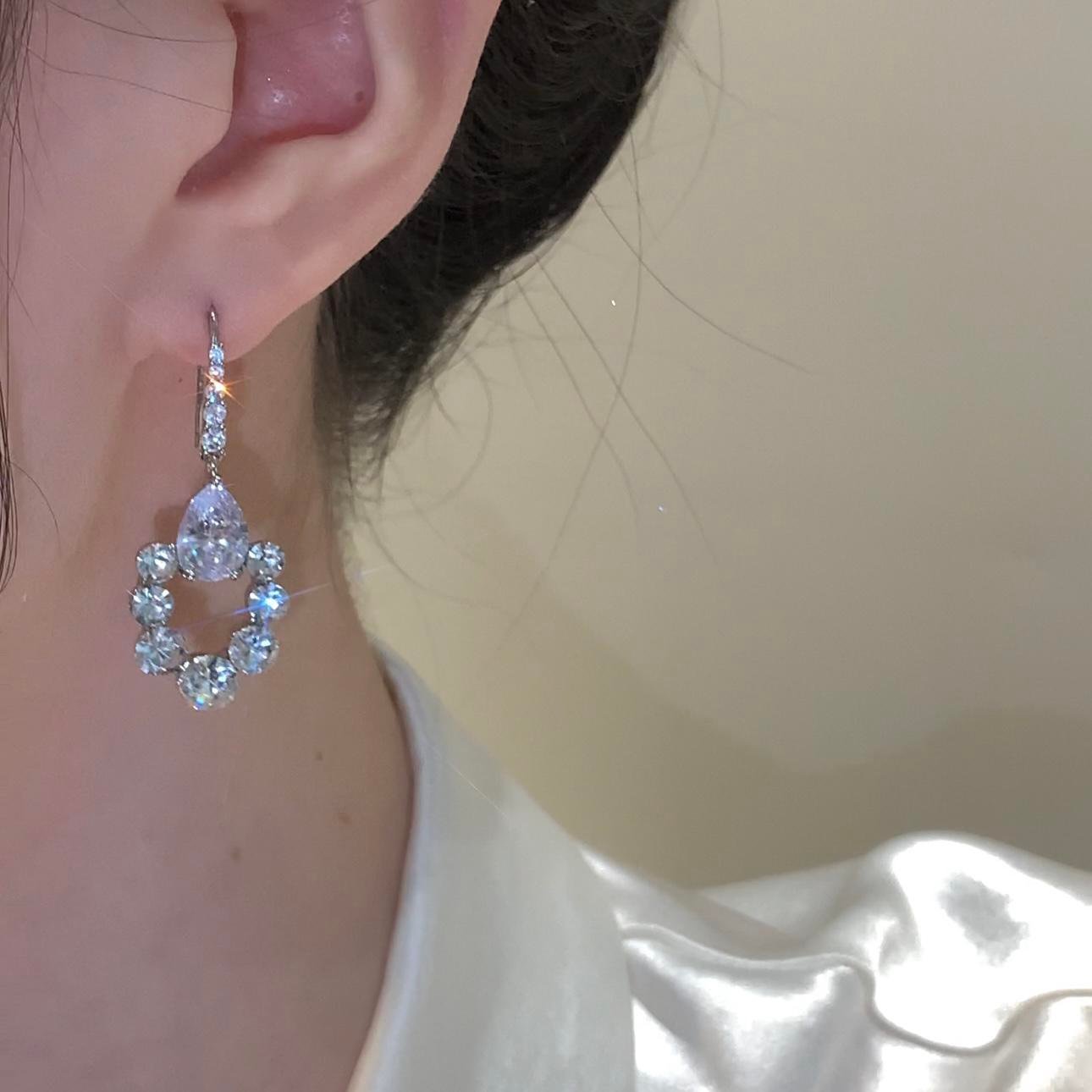 Starlight copper-alloy earrings, celestial crystal jewelry, light luxury fashion earrings, versatile niche design, hypoallergenic silver-toned earrings, sparkling star-inspired accessories, unique gift idea, artistic handmade earrings, daily elegance jewelry, special occasion earrings, affordable luxury accessories, nickel-free earrings, tarnish-resistant design, celestial motif jewelry, bohemian chic style, minimalist yet glamorous, women's fashion gifts, holistic wellness accessory, cosmic-inspired elegance, sustainable materials.