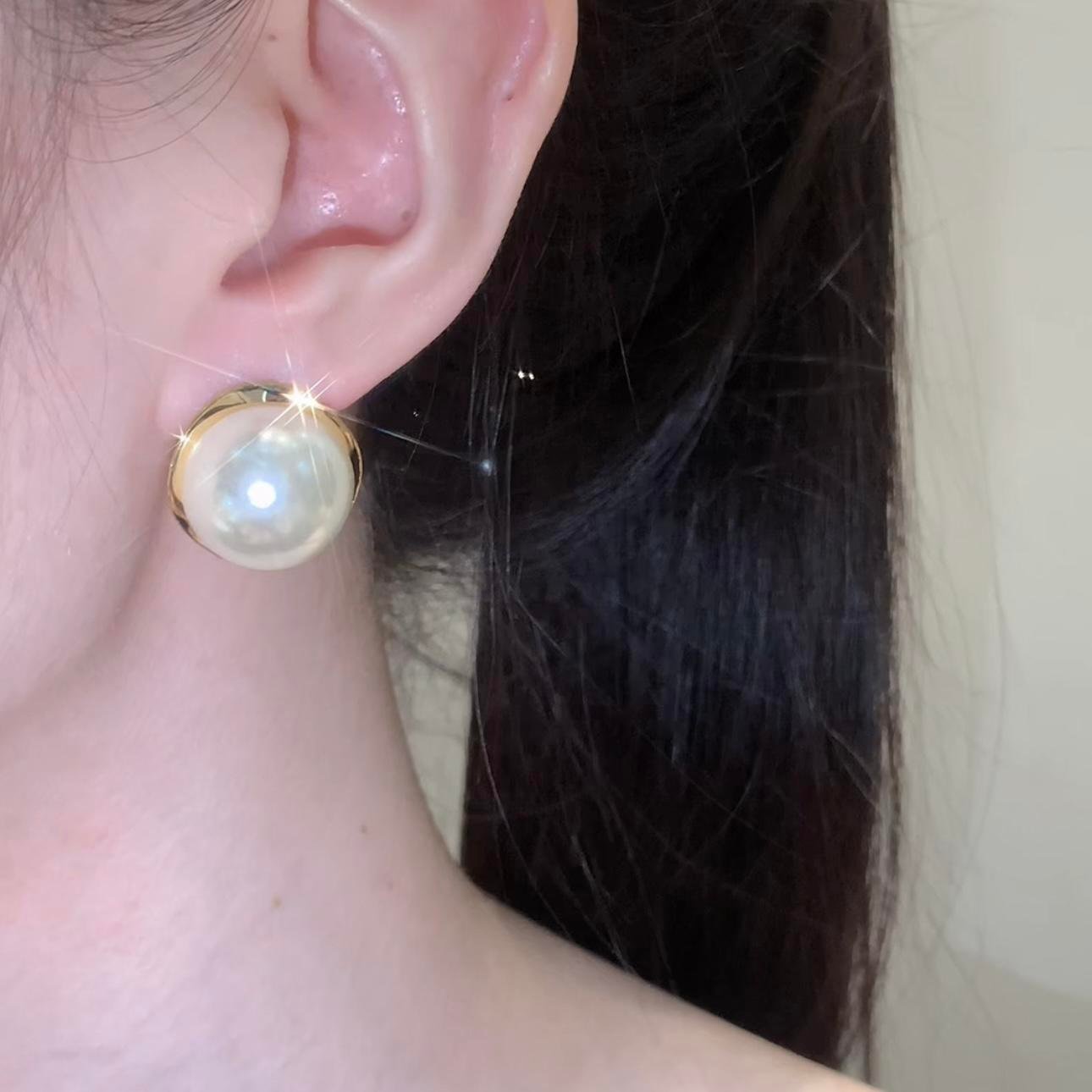 Dust whisper earrings, copper alloy pearl studs, light luxury minimalist earrings, gold-toned elegant accessories, hypoallergenic stud earrings, versatile daily wear earrings, faux-pearl jewelry, secure clutch earrings, nickel-free earrings, tarnish-resistant copper alloy, timeless design earrings, subtle sophistication jewelry, gift-ready earrings, black velvet packaging, romantic luxury accessories, symmetrical pearl studs, lightweight comfortable earrings, wardrobe staple earrings, affordable luxury jewelry, classic pearl accents.