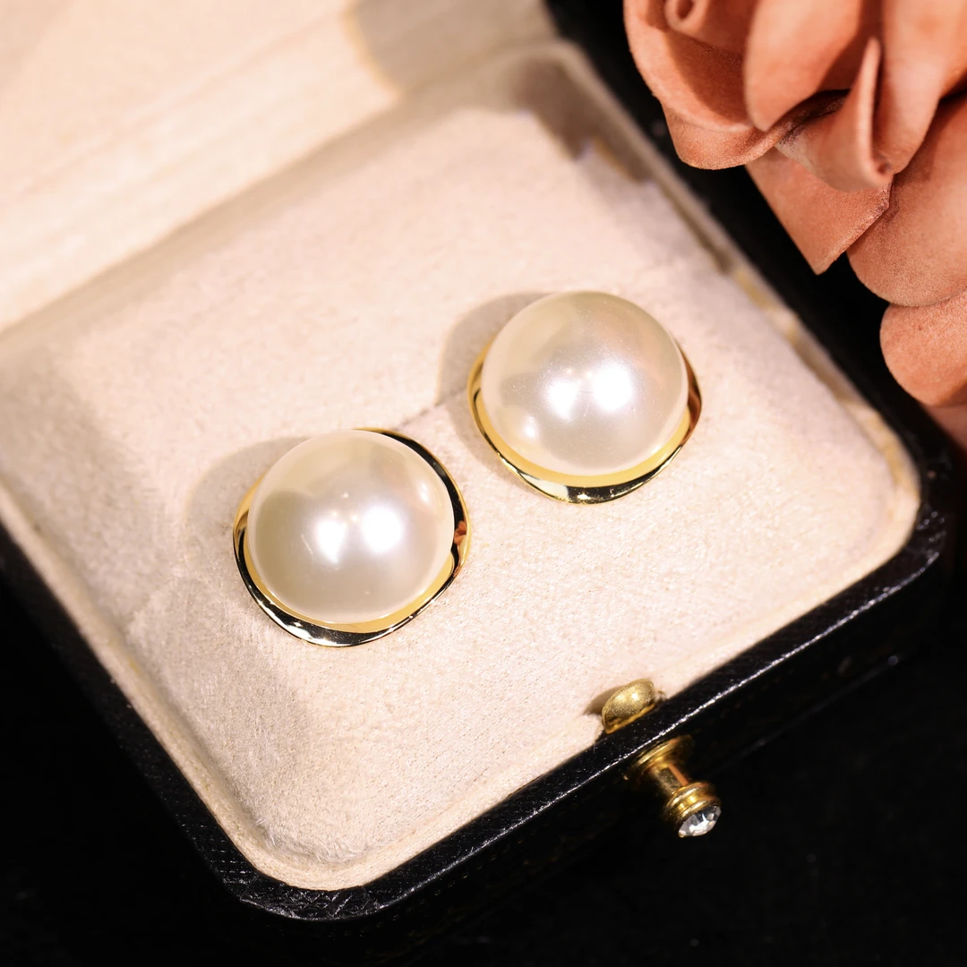 Dust whisper earrings, copper alloy pearl studs, light luxury minimalist earrings, gold-toned elegant accessories, hypoallergenic stud earrings, versatile daily wear earrings, faux-pearl jewelry, secure clutch earrings, nickel-free earrings, tarnish-resistant copper alloy, timeless design earrings, subtle sophistication jewelry, gift-ready earrings, black velvet packaging, romantic luxury accessories, symmetrical pearl studs, lightweight comfortable earrings, wardrobe staple earrings, affordable luxury jewelry, classic pearl accents.