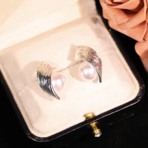 Silver wings copper-alloy earrings, light luxury fashion earrings, versatile unique design earrings, elegant women's jewelry, hypoallergenic earrings, niche artistic earrings, silver-toned plating, tarnish-resistant jewelry, affordable luxury accessories, daily wear earrings, special occasion jewelry, gift for her, modern minimalist design, hand-finished details, symbolic wing jewelry, comfortable clutch backing, sustainable materials, bohemian style accessory, holistic wellness jewelry, cultural inspired elegance.