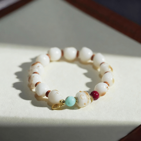 Single Strand Bodhi Bracelet with Cat Design and Lucky Cat Symbol