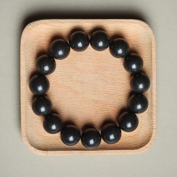 Ancient method of making incense beads bracelets with natural Chinese medicinal materials
